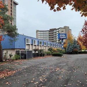 3* Motel District By Oyo Convention Center